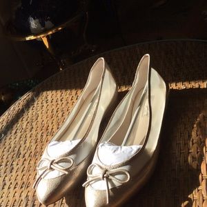 INC International gold mesh flat